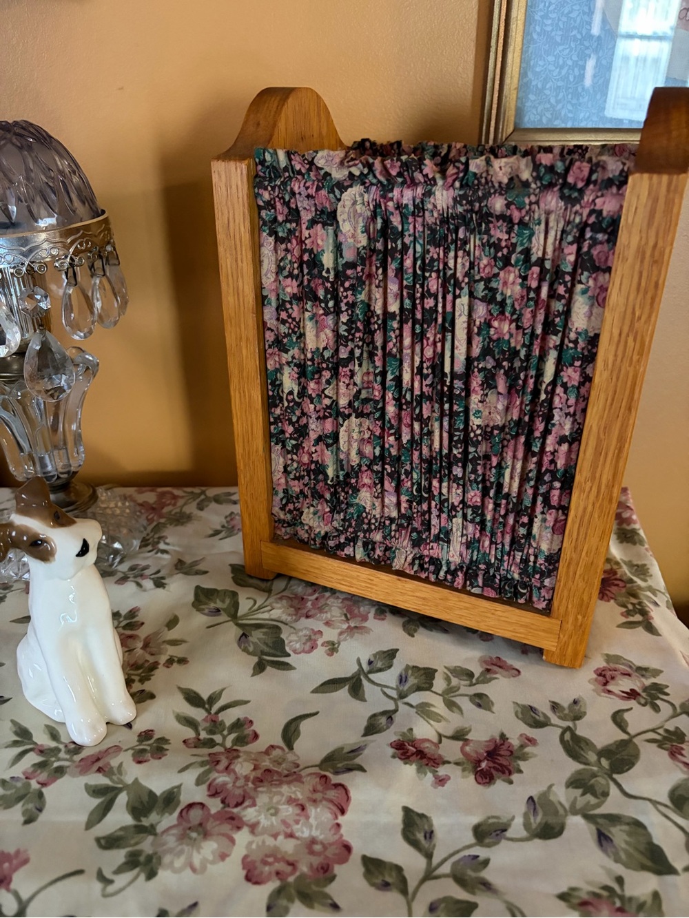 Vintage Floral Pleated Cottagecore napkin holder/miniature magazine holder